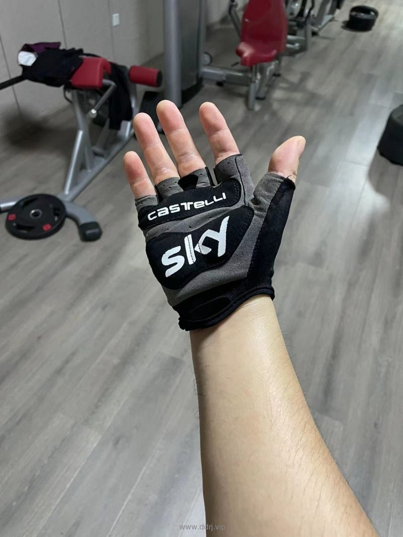 022-8-8，懂懂健身/定投，脚伤，康复中，盈利-25573.03"