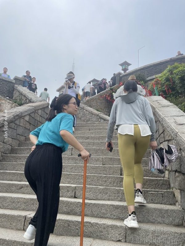 023-8-2，懂懂学习群聊天记录（1）：炫富是一件非常蠢的事，特别是当你真的很富。"